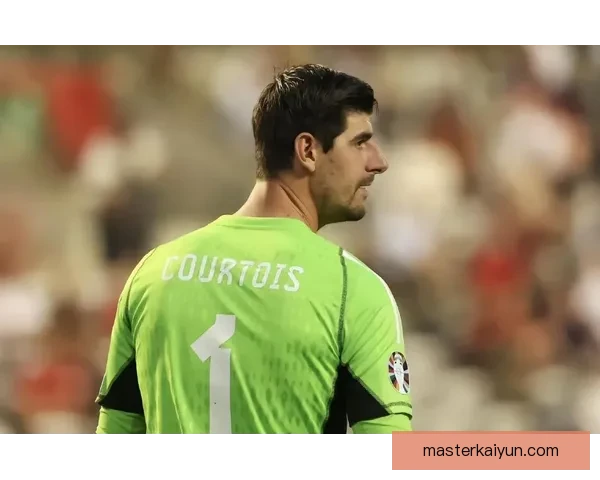 比利时库尔图瓦门将近期状态回暖，表现稳健备受关注