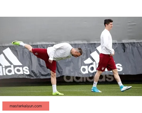 莱万多夫斯基肩伤恢复情况及对近期状态的影响分析响