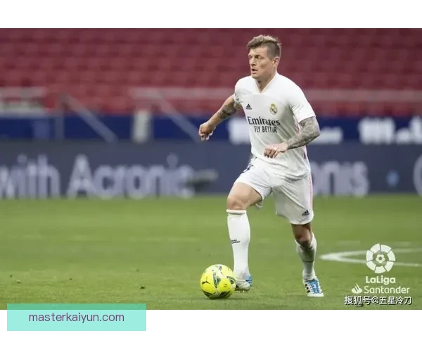 黄潜控球能力持续提升，本赛季中场组织表现稳健提升